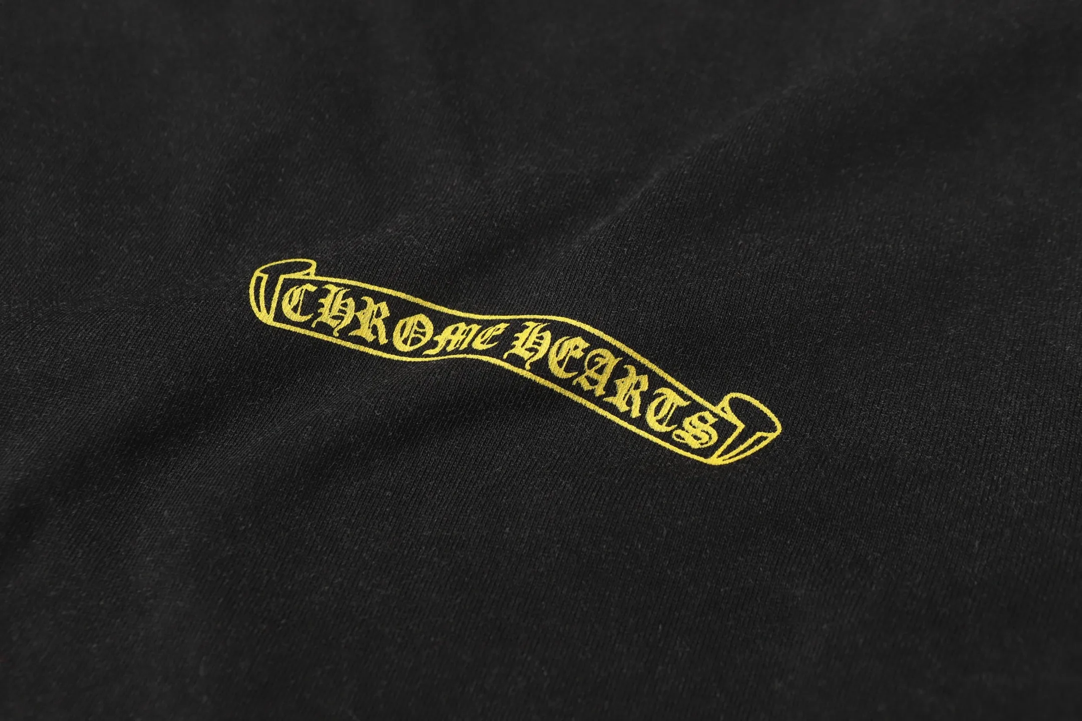 🅿️180 Chrome hearte/Chrome heart ch 25ss early spring new Sanskrit logo washed T-shirt short sleeves. A must-have item for daily commuting for men and women in light luxury. The correct version is welcome to compare. Detailed features ·280g 100% cotton double yarn jersey fabric ·Special thickened 32 pieces of double-strand 1x1 thread in the same vat ·Double-needle cross-stitch technology ·Original main mark washed hangtag COLOUR: Washed black SIZE：xs-l